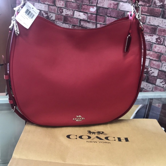 NOMAD HOBO IN GLOVETANNED LEATHER F36026 TRUE RED